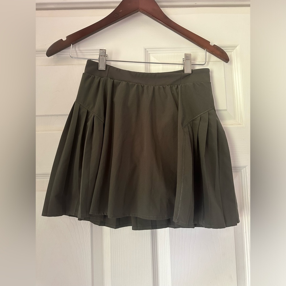 NWOT SPANX Get Moving Pleated Skort in Palm Green - Picture 3 of 6
